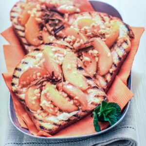 BRUSCHETTE CON ALBICOCCHE E NOCCIOLE - S 02050285 - 8245