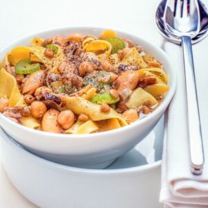 TAGLIATELLE CON VONGOLE, BACON E FAGIOLI - S 2504030 - 5592
