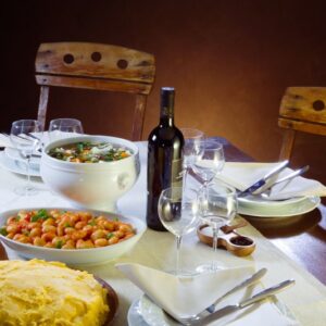 TAVOLA GNOCCHI AL POMODORO E BASILICO POLENTA E MINESTRONE - K6281