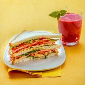 TRAMEZZINO CON INSALATA PETTO DI POLLO POMODORI PROSCIUTTO COTTO – 9684