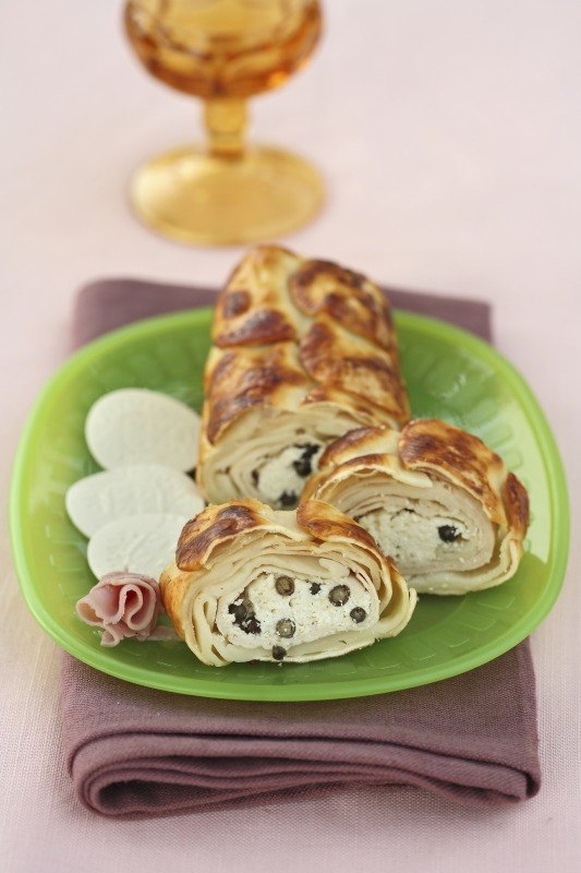 ROTOLO DI CROXETTI CON PROSCIUTTO COTTO CAPRINI AL PEPE VERDE - 1956