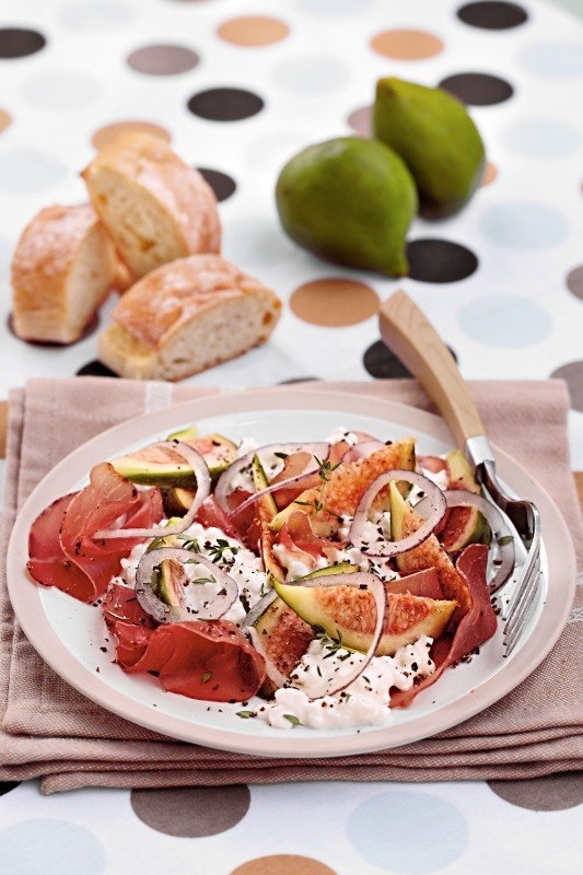 FIOCCHI DI LATTE BRESAOLA SALATA CIPOLLA FICHI PEPE TIMO - 1969