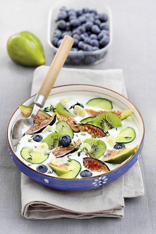 MINESTRA FREDDA DI YOGURT AGLIO CETRIOLI KIWI FICHI VERDI E NERI MIRTILLI TIMO - 1978
