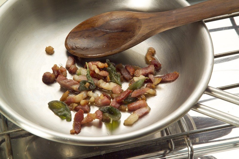 CROSTONI CON ERBETTE E PANCETTA AFFUMICATA (STEP 3) - 2041 - immagine 1
