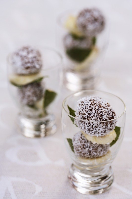 PRALINES DI BISOTTI SECCHI BANANE CIOCCOLATO AL COCCO - 2335