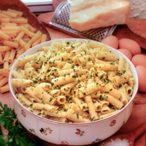 MACCHERONI CACIO E UOVA