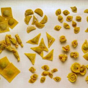 AGNOLOTTI, MEZZELUNE, CAPPELLETTI, ANOLINI, CARAMELLE, TRIANGOLI, SACCOTTINI, CAPPELLACCI, TORTELLONI, TORTELLINI, CIARSONS