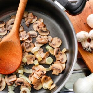 UOVA IN SALSA DI FUNGHI (STEP 2)