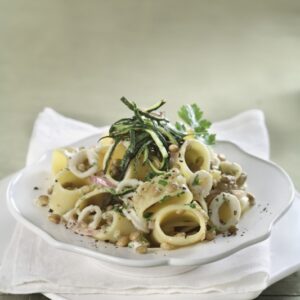 CALAMARATA IN BIANCO CON LENTICCHIE SCALOGNO PREZZEMOLO E JULIENNE DI ZUCCHINE DORATE - 3982
