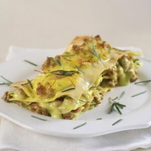 LASAGNE CON BESCIAMELLA E PANNA ALLO ZAFFERANO CON SALSICCIA E ROSMARINO - 4057