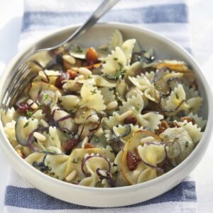 FARFALLE CON CIPOLLA ROSSA MERLUZZO UVA PASSA PINOLI MELE TIMO - 4099