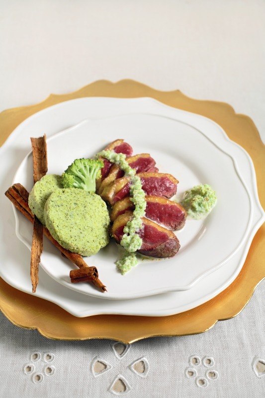 PETTO DOCA CON CREMA E DIISCHETTI DI FLAN DI BROCCOLI E CANNELLA - 4279
