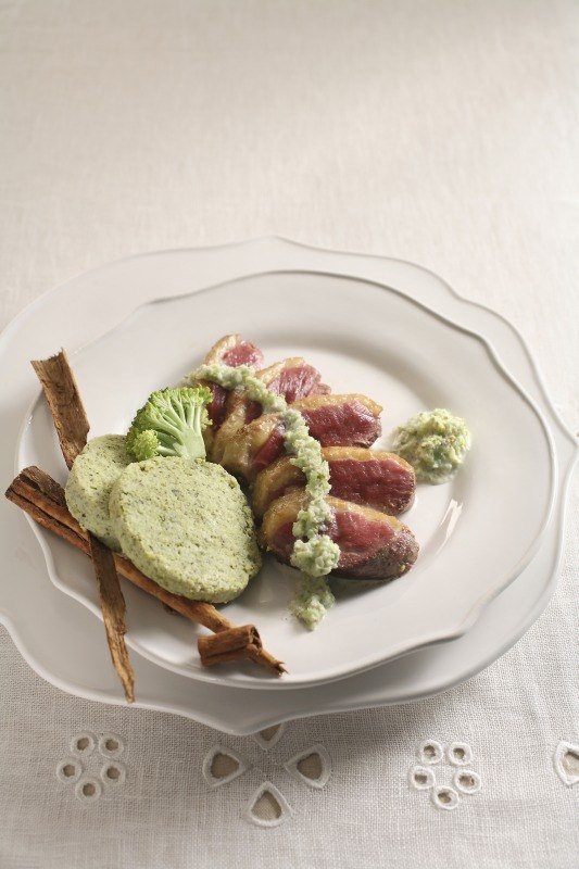 PETTO DOCA CON CREMA E DIISCHETTI DI FLAN DI BROCCOLI E CANNELLA - 4284