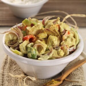 POLLO AL CURRY CON PEPERONI ROSSI E VERDI CIPOLLE ROSSE UVETTA - 4375