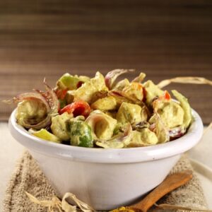 POLLO AL CURRY CON PEPERONI ROSSI E VERDI CIPOLLE ROSSE UVETTA - 4378