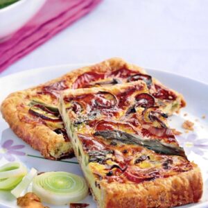 4814_QUICHE_CON_UOVO_ASPARAGI_PEPERONI_ROSSI_E_VERDI_PORRI_CHIODINI.JPG