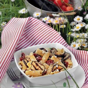 TORTIGLIONI CON MELANZANE GRIGLIATE POMODORI SECCHI RICOTTA GRATTUGIATA E ORIGANO - 4823