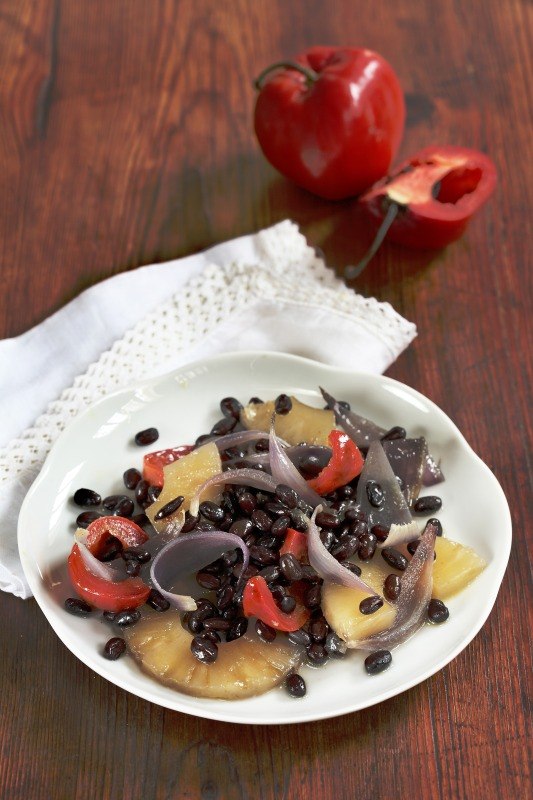 FAGIOLI NERI CON CIPOLLE ROSSE PEPERONE PICCANETE ROCOTO ANANAS MIELE - 4857