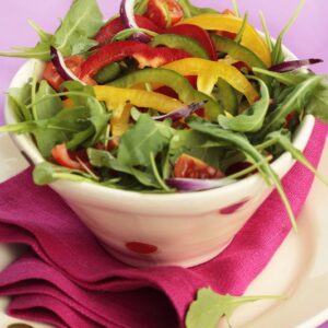 RASTA SALAD CON PEPERONE ROSSO VERDE E GIALLO POMODORINI RUCOLA E CIPOLLA ROSSA - 5004