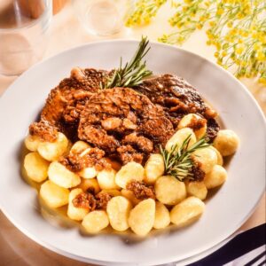 A 29910 PASTISSADA DI MANZO CON GNOCCHI