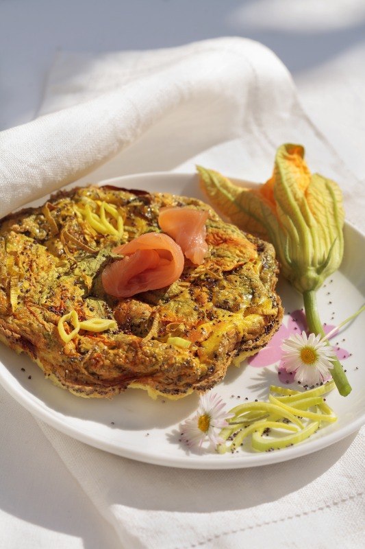 FRITTATINA CON FIORI DI ZUCCA SEMI DI PAPAVERO PORRI E SALMONE AFFUMICATO - 5128