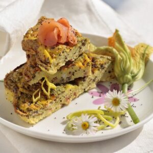 FRITTATINA CON FIORI DI ZUCCA SEMI DI PAPAVERO PORRI E SALMONE AFFUMICATO - 5129