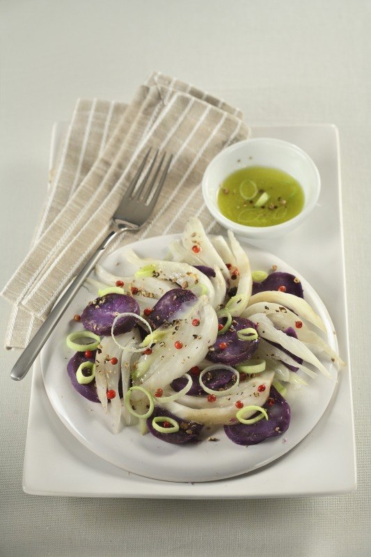 FINOCCHI CON PATATE VIOLA LESSE CON VINAIGRETTE DI  LIMONE OLIO PORRI PEPE PORRI PEPE ROSA CORIANDOLO - 5157