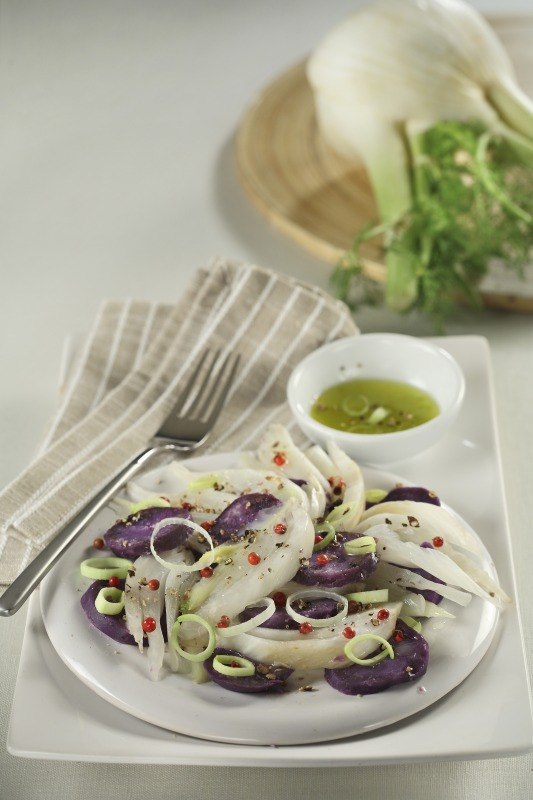 FINOCCHI CON PATATE VIOLA LESSE CON VINAIGRETTE DI  LIMONE OLIO PORRI PEPE PORRI PEPE ROSA CORIANDOLO - 5160