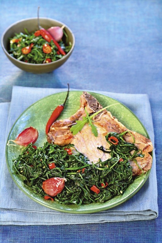 COSTATA DI MAIALE CON RUCOLA AGLIO OLIO E PEPERONCINO - 5508