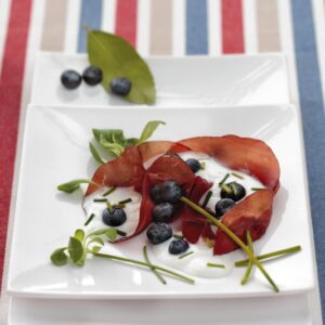 BRESAOLA CON PANNA ACIDA MIRTILLI ERBA CIPOLLINA - 5752