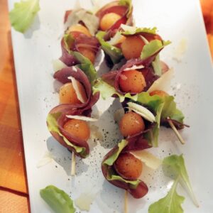 SPIEDINI FREDDI CON BRESAOLA LATTUGA MELONE PECORINO SARDO STAGIONATO OLIO E PEPE - 5759