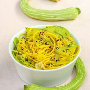 SPAGHETTI CON ZUCCHINE TROMBETTA AGLIO ZAFFERANO TIMO PEPE - 6048