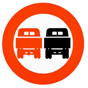 DIVIETO DI SORPASSO TRA CAMION