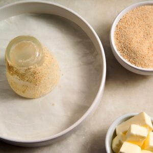 MICROONDE - TORTE E SFORMATI: PREPARAZIONE DELLO STAMPO A CIAMBELLA (STEP 2) - L2580