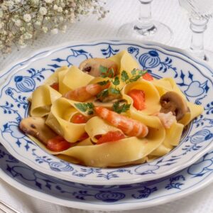PAPPARDELLE CON GAMBERI E FUNGHI