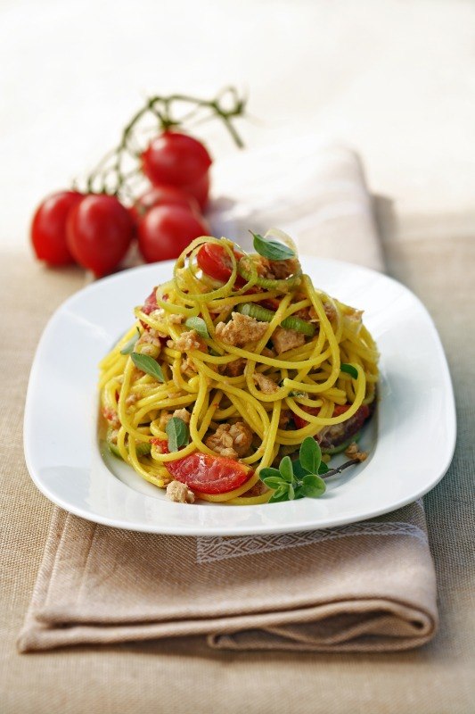 SPAGHETTI ALLO ZAFFERANO POMDORI PORRI TONNO AL NATURALE E MAGGIORANA - 1105