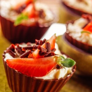 BRANDY CREAM MOUSSE NEI PIROTTINI DI CIOCCOLATO - S 17 04 041 - 74942