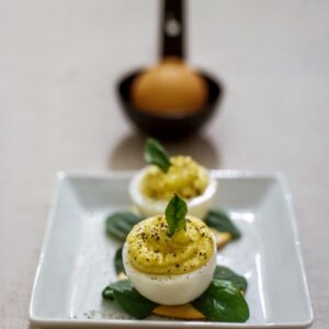 BOCCONCINI DI UOVA FARCITE CON CREMA DI MELE AL CURRY - S 23 04 525 - 77077
