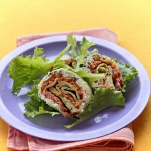 ROLLÈ DI FORMAGGIO AL PREZZEMOLO CON PROSCIUTTO COTTO SALSA DI PEPERONI ROSSI E GIALLI E FRITTATA - 1134