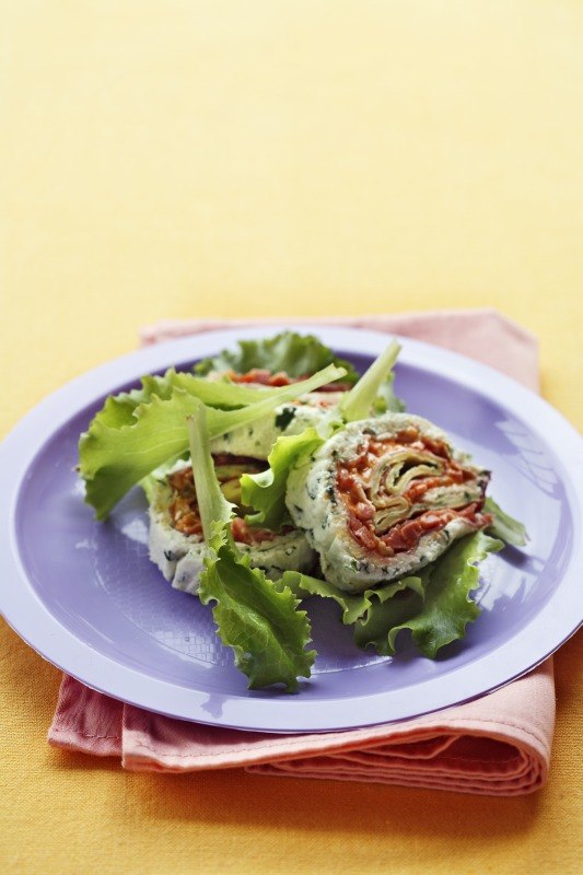 ROLLÈ DI FORMAGGIO AL PREZZEMOLO CON PROSCIUTTO COTTO SALSA DI PEPERONI ROSSI E GIALLI FRITTATA - 1137