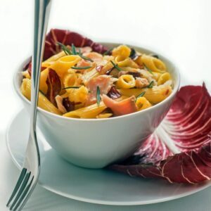 PENNETTE CON CREMA DI SCALOGNO, RADICCHIO E TROTA SALMONATA - S 25 04 188 - 77727