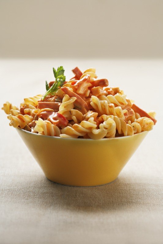 FUSILLI CON PROSCIUTTO COTTO CON SALSA DI PEPERONI - 1146