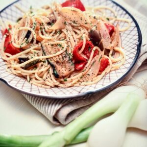 SPAGHETTI CON PEPERONE ROSSO E GIALLO, CIPOLLA, MELANZANA, ORIGANO - 5021