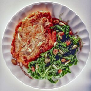 S 114920 FESA DI TACCHINO FRITTA CON SPINACI, UVETTA, PINOLI