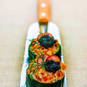 TRONCHETTI DI CETRIOLO CON TARTARA DI SALMONE - S 2304513 - 6330