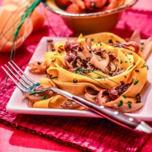 NIDI DI PAPPARDELLE IN SALSA DI SCALOGNI E ACCIUGHE AL PEPE VERDE - S 2304058 - 6362