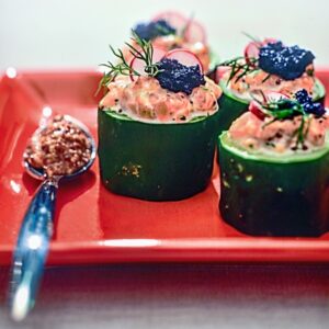 TRONCHETTI DI CETRIOLO CON TARTARA DI SALMONE - S 2304438 - 8209