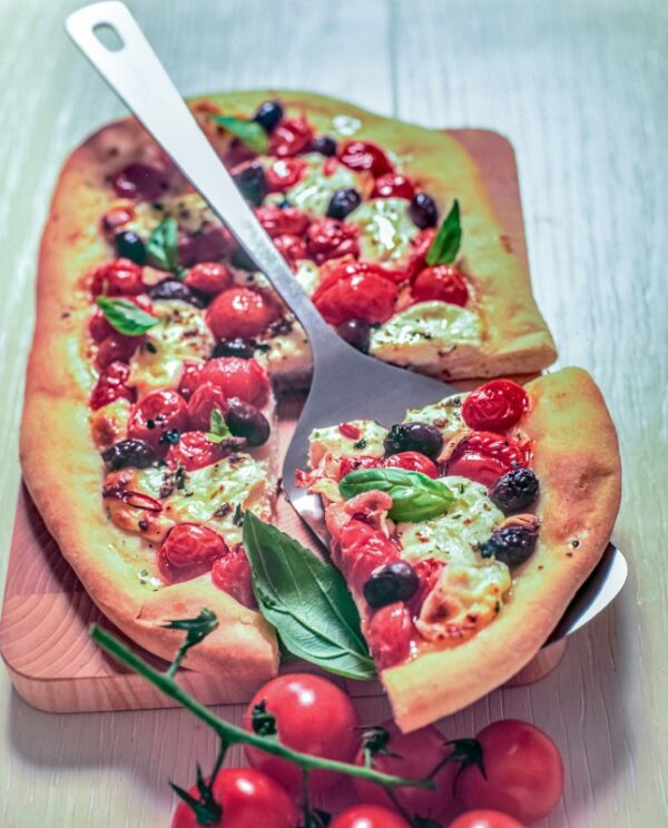 FOCACCIA ALLA ROBIOLA E POMODORINI