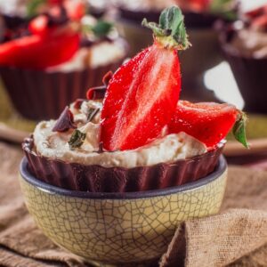 BRANDY CREAM MOUSSE NEI PIROTTINI DI CIOCCOLATO - S 1704043 - 91158