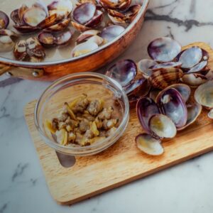 TAGLIATELLE CON VONGOLE, BACON E FAGIOLI (STEP 1) - S2504036 - 5586